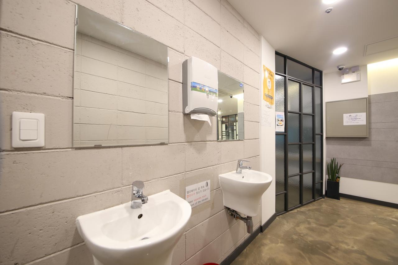 Moondong'S Hostel Пусан Экстерьер фото